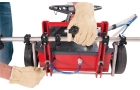 För att byta eller ta bort verktyget, drag ut låsbulten på båda sidor och lyft rakt upp på båda sidor.